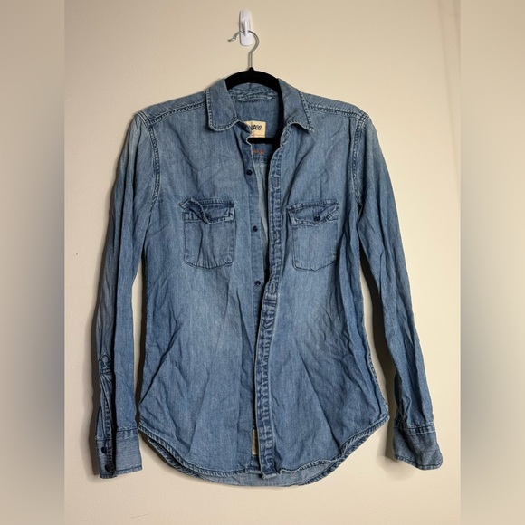 Aritzia TNA Denim shirt - Picture 1 of 1